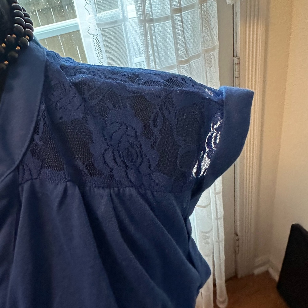 No Boundries pullover - Picture 2 of 7